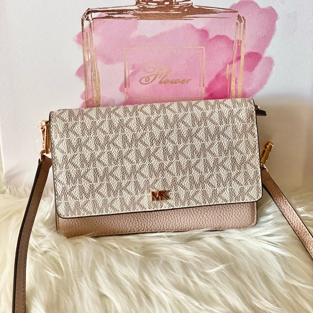 ❌SOLD❌🌷Michael Kors Jet Set Smartphone Convertible 🌷